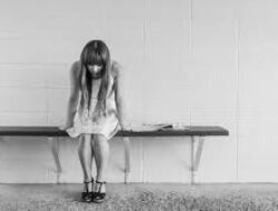 Mengapa Kita Harus Bicara Depresi ? : Epidemiologi Depresi dari Perempuan, Remaja, bahkan Lansia dalam Tinjauan Data dan Implikasinya